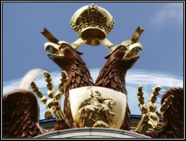 Двуглавый орел — это символ государственного и духовного начал России.