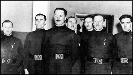 Российская пропаганда во время украинского кризиса: стыд, позор и красный флаг.