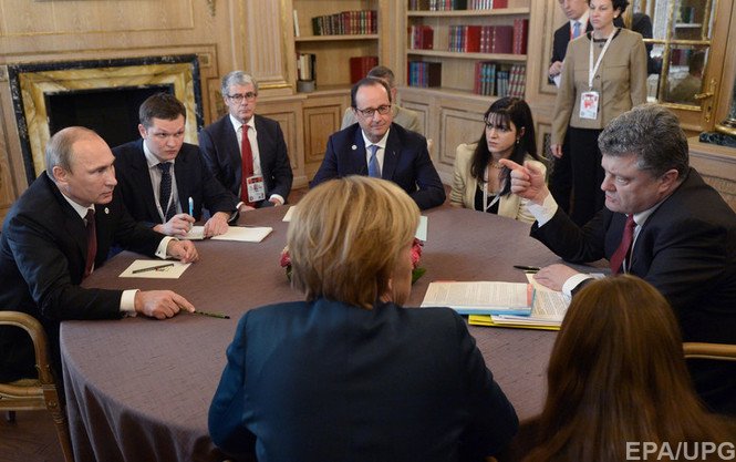 Нац.пидер согласился на ввод, а несгибаемый Донбасс как-то не очень готов к вводу в него**”Затравленное существо (чудо-иуда) пообещало “дорогим партнерам” содействовать введению на Донбасс полицейской миссии ОБСЕ”**По и пу лгут как дышат, поэтому надо какое-то время, чтобы понять – кто врёт сейчас.