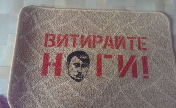 “Главное – нас самих не трогайте. Мы ведь вовсе не те “русские кацапы”, о ненависти к которым вы кричите круглосуточно во всех ваших СМИ. Мы – россияне. Мы, если начистоту, этих русских тоже не любим”.