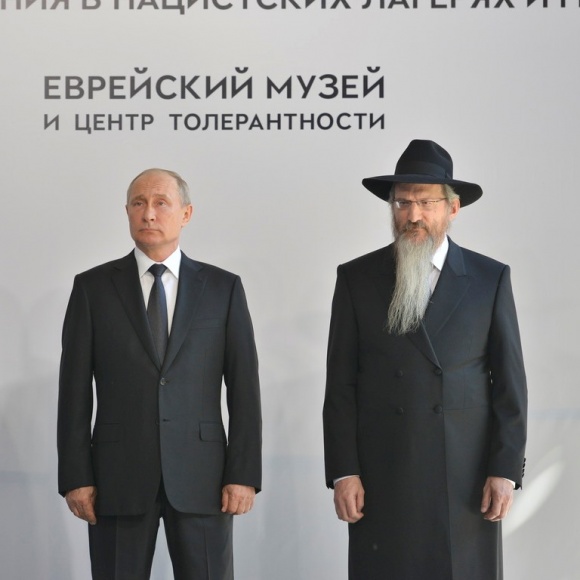 Сошенко хоть и топит за “нееврея” Лаврова, но если он и дальше будет юдофобить больше нас, ИКС, Кремлёвская Синагога его обязательно посадит за розжиг, и путинаславец, совкаславец Степанов РНЛ его не спасёт. – В РФ, стране победившего жидизма, юдофобить можно только инкогнито.