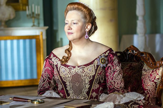 Юленька, да какая же вы ☦нам чужая? Вы так великолепно сыграли в фильме Царицу Елизавету Петровну (юдофобку), – просто восторг. Вы одна из лучших актрис ☦России. Вам бы ещё немножко обруссеть, оправославиться; вы бы тогда по-другому увидели и войну на Украине. И смогли бы также великолепно сыграть Царицу Екатерину Великую (юдофилку). Вы идеальны для этой роли.