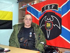 Жид Плотницкий, ставленник путина, выстраивает кремлёвскую  вертикаль власти в ЛНР ,убивая легендарных командиров из засады.