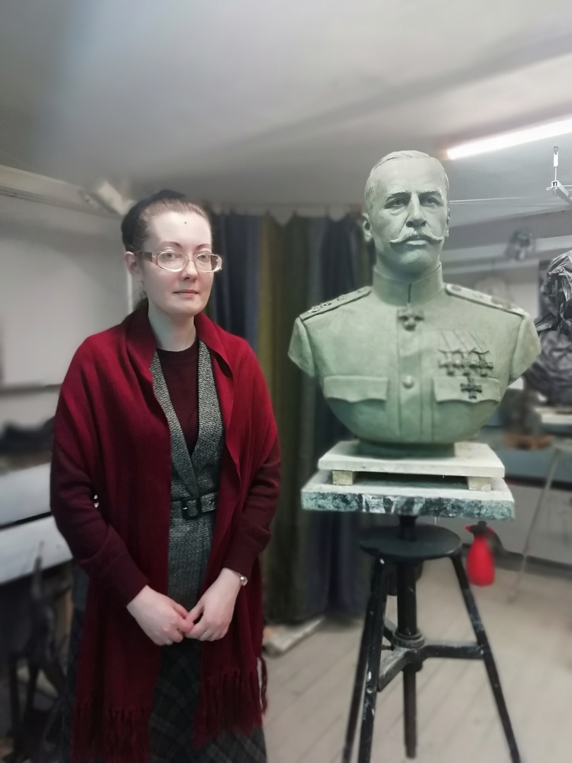 “София Ротару едет на гастроли в РФ. К дорогим партнёрам. И на её концерты пойдут не русские, а эрэфяне”.. “Спрашивается, сколько же можно поскудить русское имя? И не заслуживают ли публичных пощёчин от порядочных людей те, кто таким поскудством занимается?”