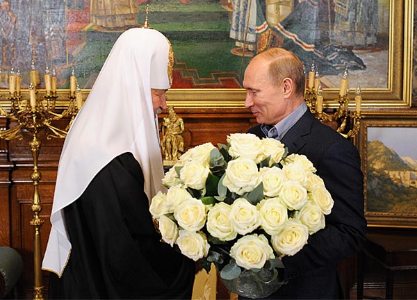 Путин заказал патриарху Кириллу молебен в честь возвращения в Кремль.
