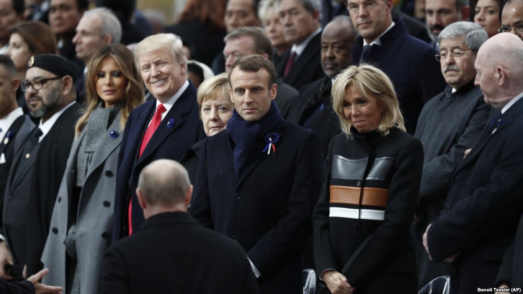 “Пролетел как фанера над Парижем”.. Рунет стебается над Верховным и чмырит лысогнома.