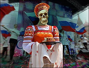 Пока Путин с своими друзьями жидоолигархами поднимает Россию с колен, попутно обчищая её карманы, – русский народ стремительно вымирает, а русские дети падают в голодные обмороки.