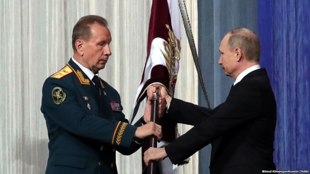 Нет, мы конечно знали, что Золотов – “имбецил и олигофрен”, но о том, что изготовитель “сочных отбивных”, – ещё и педераст – даже не догадывались.. “Итак, наши вояки спели “страдания” по неразделенной гейской любви”.