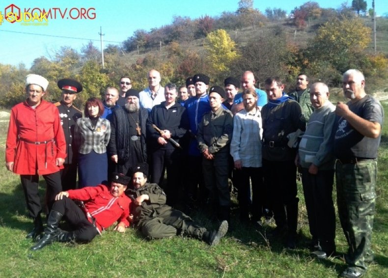 “Подарок” Стрелкова за гостеприимство > Виталию Храмову и казачьей общине “Соболь”,у которых Аксенов-Гоблин отжимает собственность.