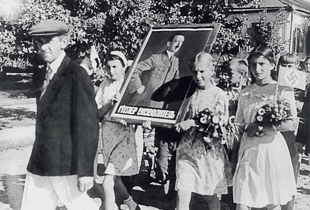 “Где бы нам найти такое правительство, которое Крещение, Благовещение, Пасху и Троицу объявит нерабочими днями?!! Какое после этого правительство мы должны считать оккупационным: тогдашнее немецкое или нынешнее РФ?”