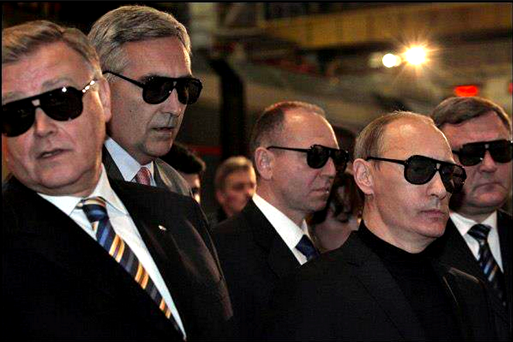 За гешефты уголовной жiдобратвы, по недоразумению называемой сегодня российской властью, будут расплачиваться кровью русские парни.