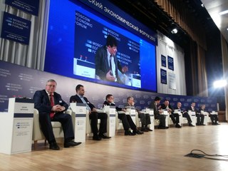 МЭФ-2015. Резолюция “круглого стола” для путинского “квадратного стула”.