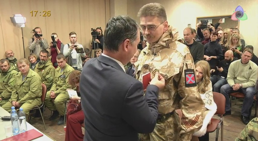 В 2014-м году Георгиевский крест был возрождён в Новороссии.. Только Георг.крест, вручённый Игорем Стрелковым имеет реальную цену и историческую преемственность, другие кресты просто побрякушки.. Про сатанинские звёзды-антинаграды, даже не говорим, стыдно.