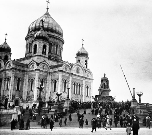 Давайте жить дружно, в мифе напрочь лживом, мифе, отождествляющем русский народ  с его палачами, всеми этими жидами: френкелями, землячками, ягодами.