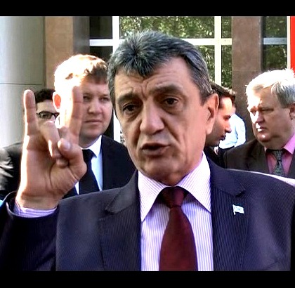 23 года русские севастопольцы боролись за всенародное избрание главы города, находясь в украинской оккупации, и вот, наконец от неё избавившись, вместо своего русского мэра получили картавого назначенца-хера.И теперь, увы навсегда.