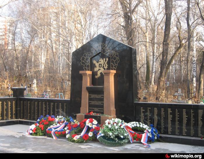 Герои в Первую Мировую Войну, а также в начале Русско-Советской войны и мародёры в конце её.. Б☦лые тоже против установки памятников чехам-мародёрам, которые никакими белыми не были.