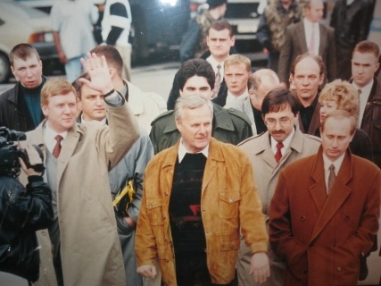 Если Путин “пламенный патриот России”, то почему он до сих пор не посадил в тюрьму за гос.измену смотрящего от Госдепа А.Чубайса?** Ответ на это дал русский пророк А.И. Солженицын ещё в 1992году.