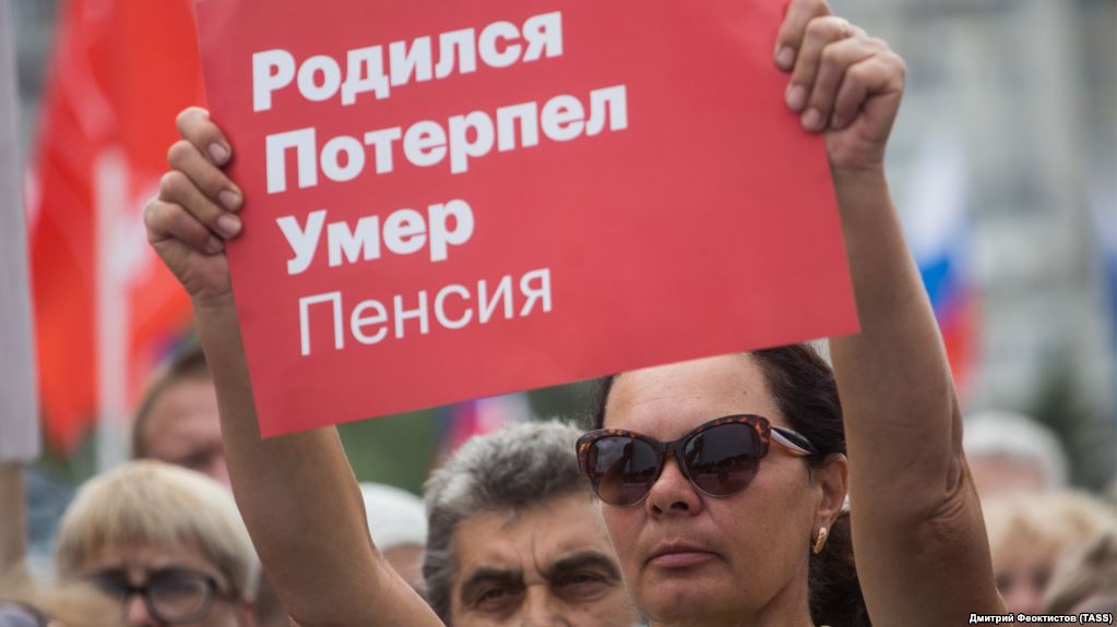 “Товарищ, верь придёт она –  Пора покоя и достатка!  Жаль, лишь когда на наших пятках  Напишут наши имена”.