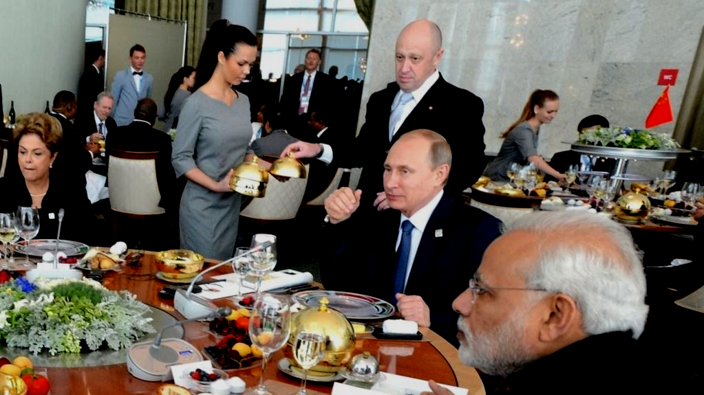 Личный жидёнок-поварёнок, его жидочекистского величества, разбушевался.