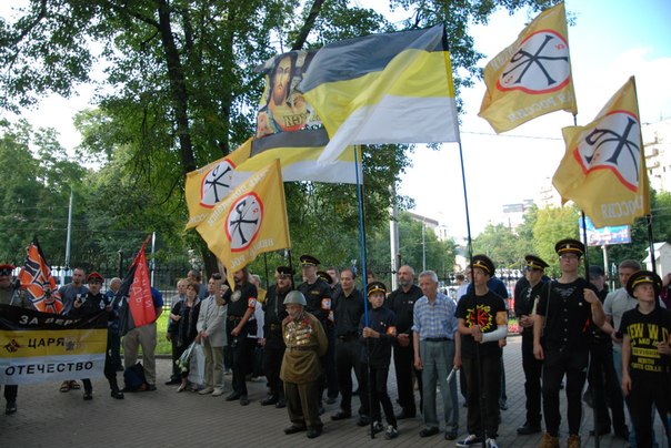 В РФ впервые отмечают день памяти Первой мировой войны.«Господи, упокой души русских воинов,павших за Царя и Отечество!»
