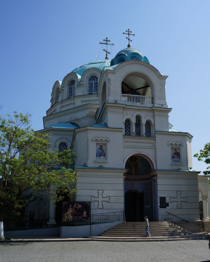 В Евпатории торжественно открыли бюст Императору Николаю II.