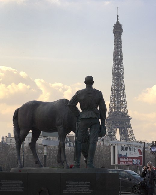 “Почему же пока французы помнят о русских героях, сражавшихся за Веру, Царя и Отечество, мы, потомки победителей предаём забвению их память, предавая забвению подвиги тысяч русских солдат?”