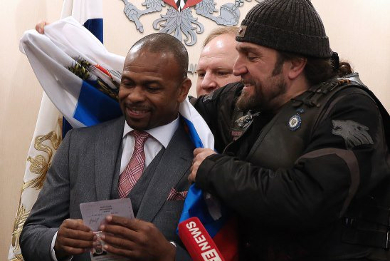 Недавно, специально для приблудного, чернокожежопого Максимки изготовили правильный флаг эРэФии.