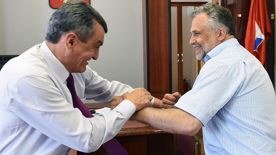 А.Чалый спохватился, когда его партия уже проиграна: не надо было садиться за стол с шулерами из “Жидиной России” и жать нежную ручку пидору Володину. Никаких народных выборов губернатора уже не будет.Русская зима — что дальше?