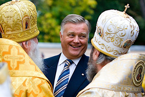 Маленькие секреты суперправославного шубодержавника и патриота запада Якунина.