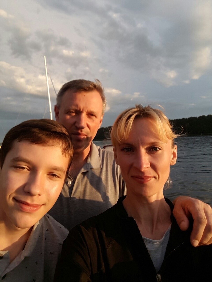 “Умоляла о помощи”: чурбан расстрелял русскую семью из-за места на рынке.. В соцсети, на странице  расстрелянной семьи, устроили “костёр межнациональной дружбы”.(Видео)