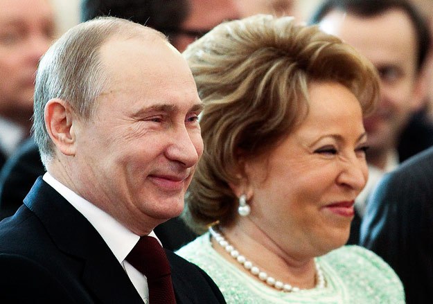 “Путинский кагал снова “развёл лохов”.Никакого переименования аэропортов не будет”**”Неужели ситуация может повториться с уже наметившимся именем мурманской воздушной гавани?”** Пришёл ответ мечтателю и суке-примирителю К.Малофееву.