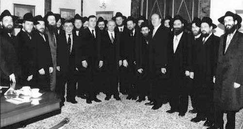 Два года идёт война, погибли десятки тысяч русских ополченцев, но потерпеть и экономически поддержать Бандерштадт ещё можно.