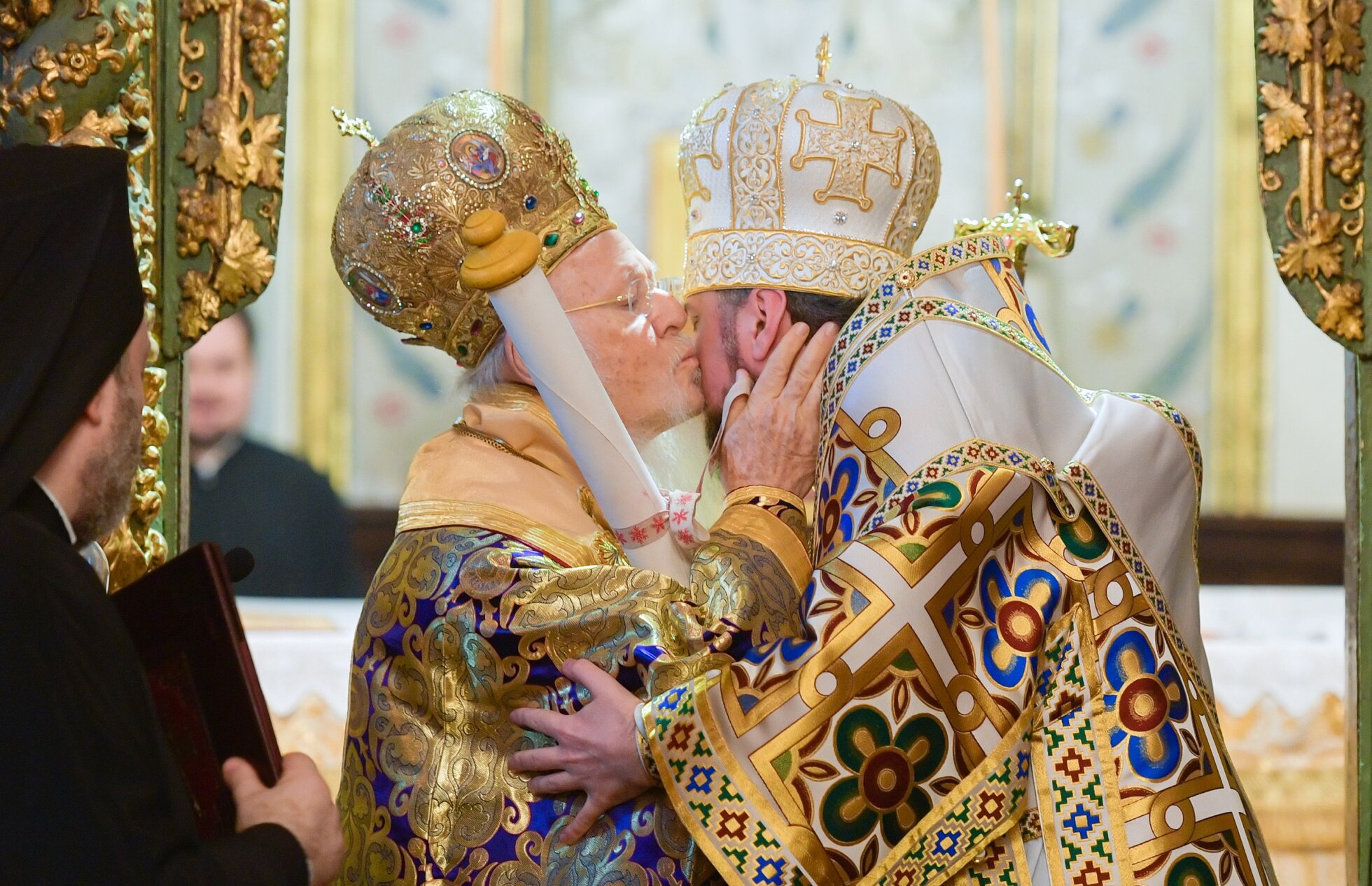 “Потерявши Украину, по единству церкви не плачут. Автокефалия ПЦУ стала закономерным итогом. Обосрались вы по полной программе.В дерьме вы по уши, «стратеги» кремлевские, и ваше жалобное нытье только раздражает”.