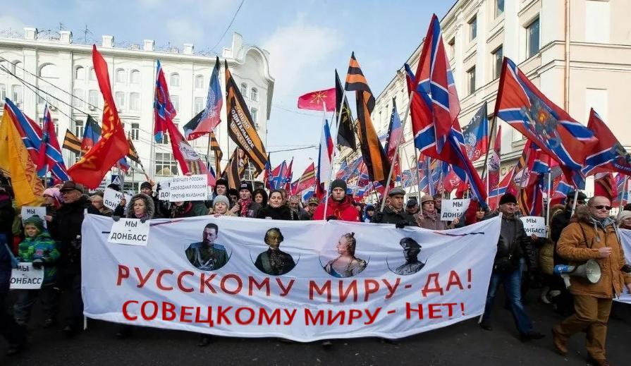 К ожесточённой битве на Донбассе. Укрохохлы защищают русский, казачий Бахмут, а русские бойцы отвоёвывают нерусский, жидосовецкий Артёмовск. – Опять когнитивный дебилизм кремлёвских пропагандонов или умышленное стравливание?