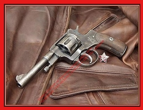 В Петербурге уничтожена очередная мемориальная доска чекисту-революционеру.