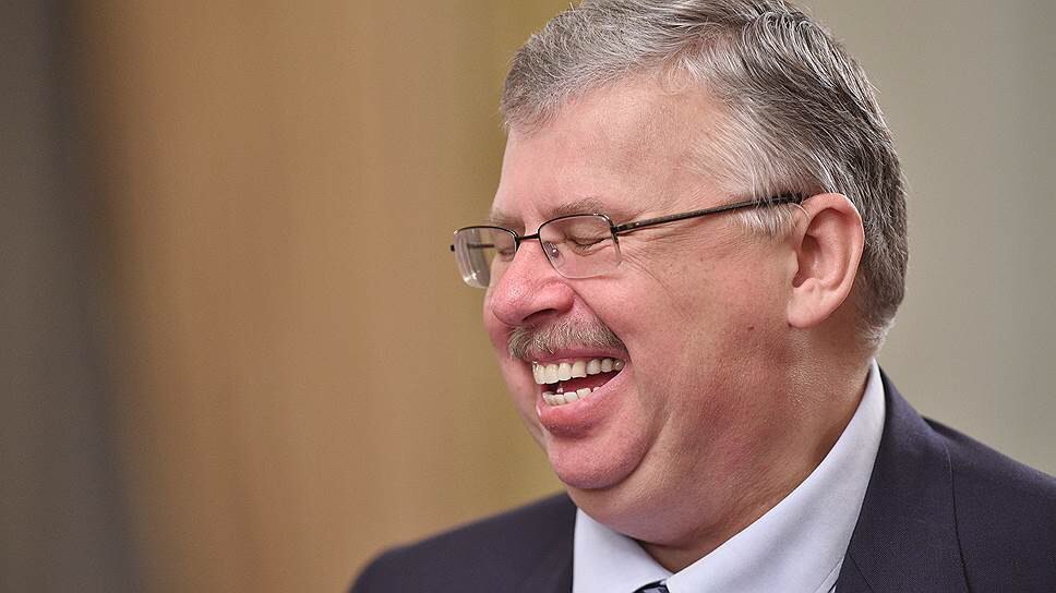 И.Стрелков: “Меня всегда поражало: как сумел Владимир Владимирович подобрать в свою команду такую плеяду честнейших и достойнейших бывших сотрудников КГБ СССР?”