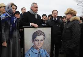 Меж тем, в РФ продолжаются разборки со “святой” Зоей.. Один жiд Бильжо, Зою унизил, а другой жiд Борода, “святую” Зою возвысил… до “Холокоста”.