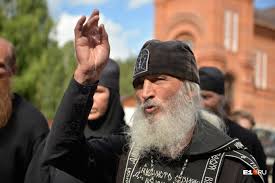 “Когда я слышу из уст духовного лица одобрительное отношение к Сталину, ‒ у меня возникает сомнение в его духовном и нравственном здоровье и пропадает интерес ко всем его “пророческим” вещаниям”. – В самую десятку Михаил Викторович.