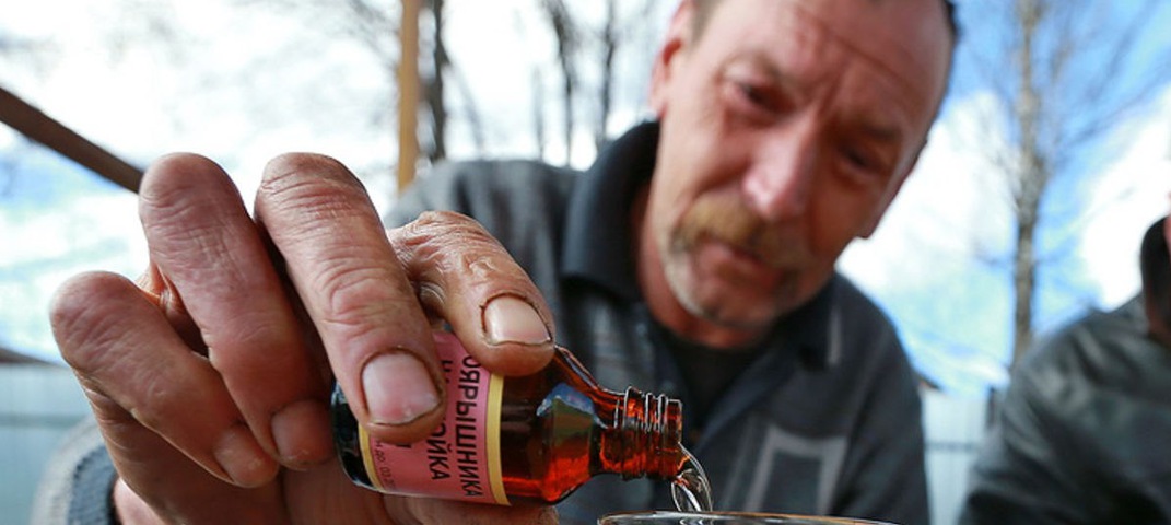 И нечего воротить морды от народа: среди 77 погибших от «Боярышника» в Иркутске был только один бомж **За «Боярышник» начали арестовывать чиновников.