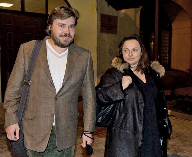 “Малофеева в цари”.. У нас вопрос к К.Малофееву – главному сберегателю русских, которого уже сравнивают с Кадыровым: Вы, как собираетесь сберегать народ, если половина молодёжи мечтает сбежать за бугор из “России поднятой с колен Путиным”?