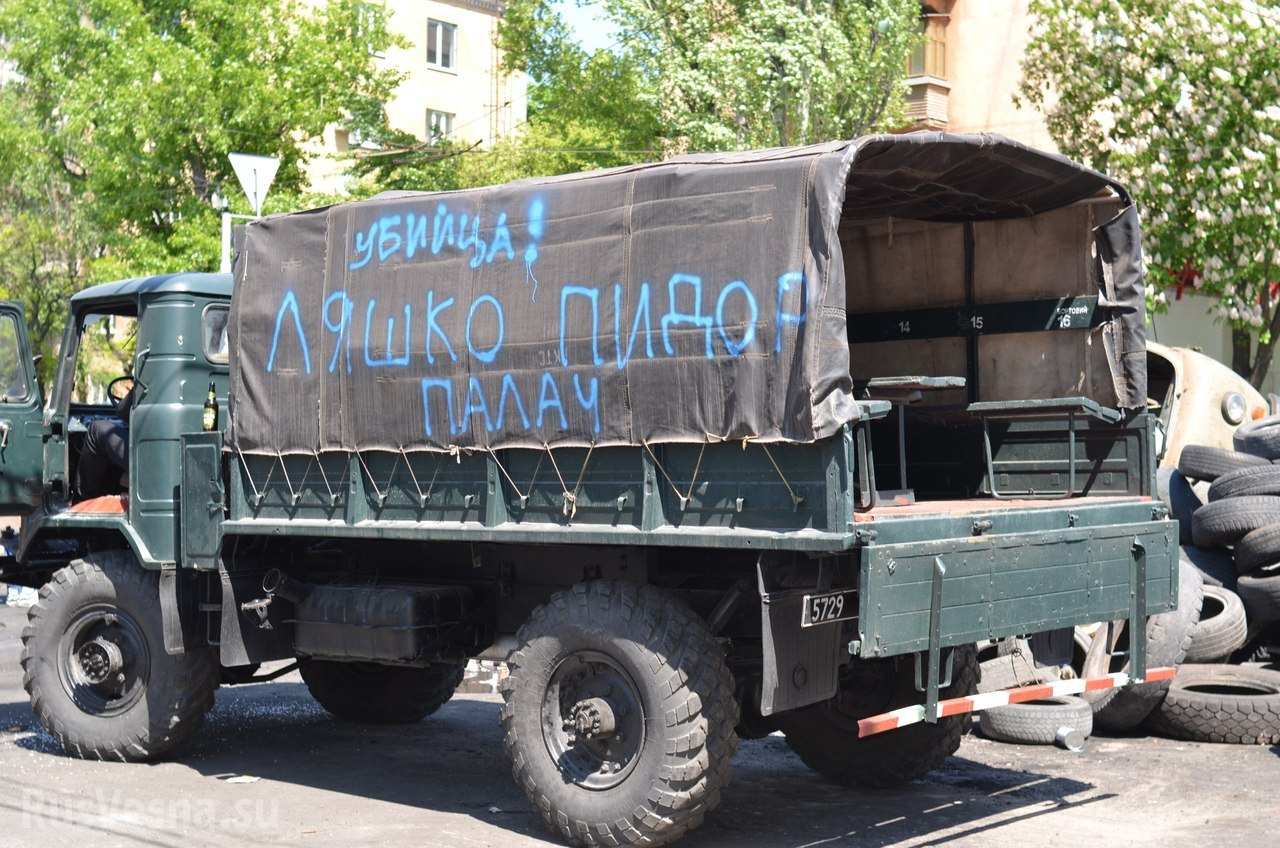 Странный город Мариуполь.Казалось бы после расстрела 9 мая, все жители как один выйдут на его защиту и никогда его больше не сдадут – ан нет.Ни один из жителей Мариуполя не стал защищать ополченцев.