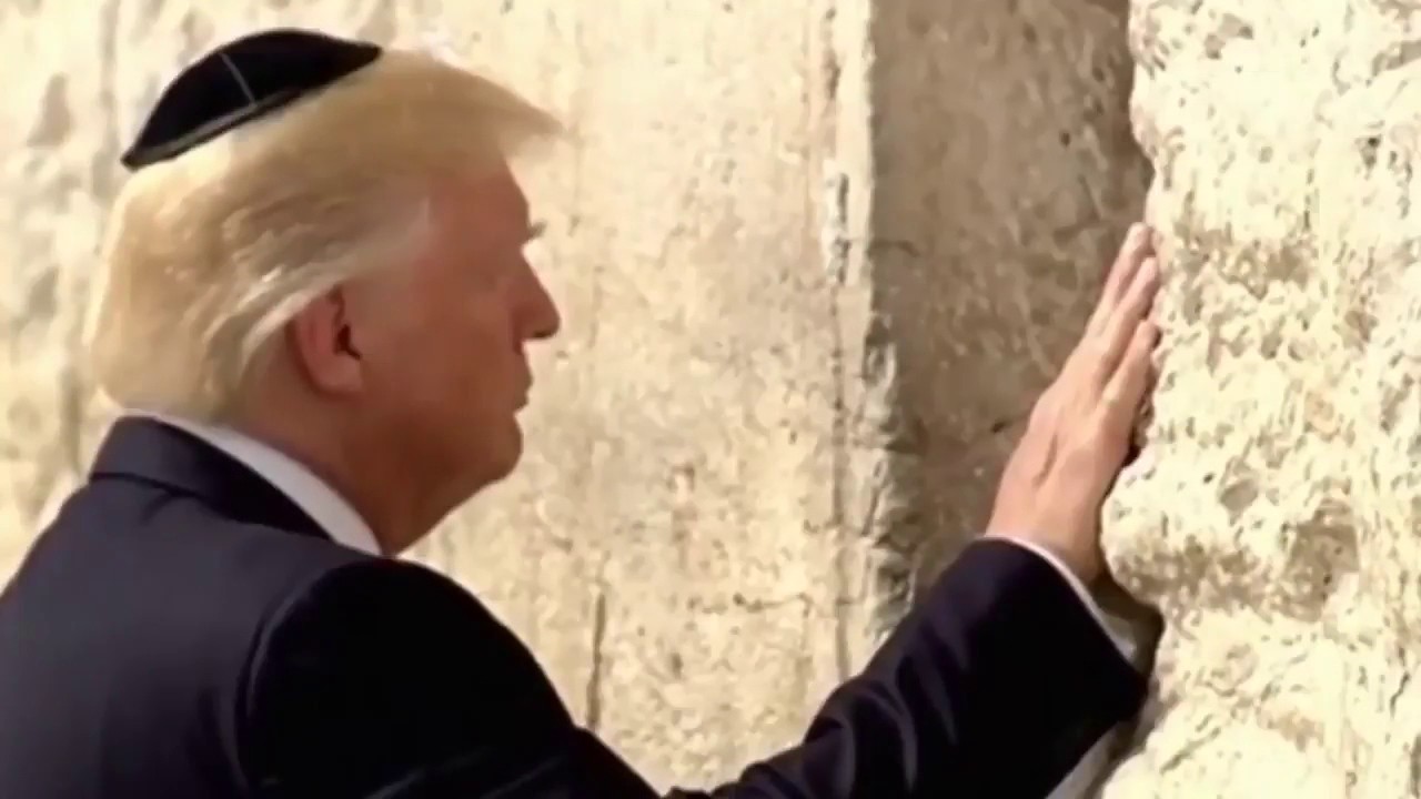 “Иметь дело с Кремлем – всё равно что “иметь дело с мафией”.. Хуже, гораздо хуже, у нас сегодня в РФ каганат-паханат во главе с жидистом-чекистом Путиным.