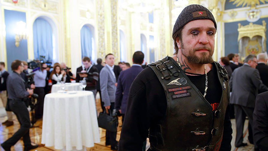 Как надоел этот многонациональный цирк с кавказконями, жiдами и пидорбайкерами.. “Приличные русские люди в такой ситуации на поверхности не оказываются. Если хочешь быть патриотом – ложись под власть и пой оды режиму”.