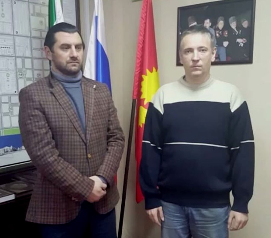 Горнороссияне  заставили сталинского сокола извиняться за написанную им книжку про великого и справедливого людоеда Кобу, переселившего ингушей на курорт.(Видео).