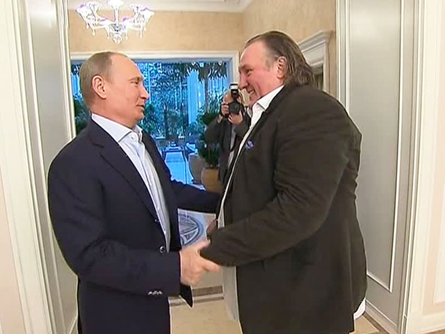 Личный друг нацпидера РФ и нацлидера Чечни,получивший паспорт из рук путина, оказался б-анальным пидорасом.