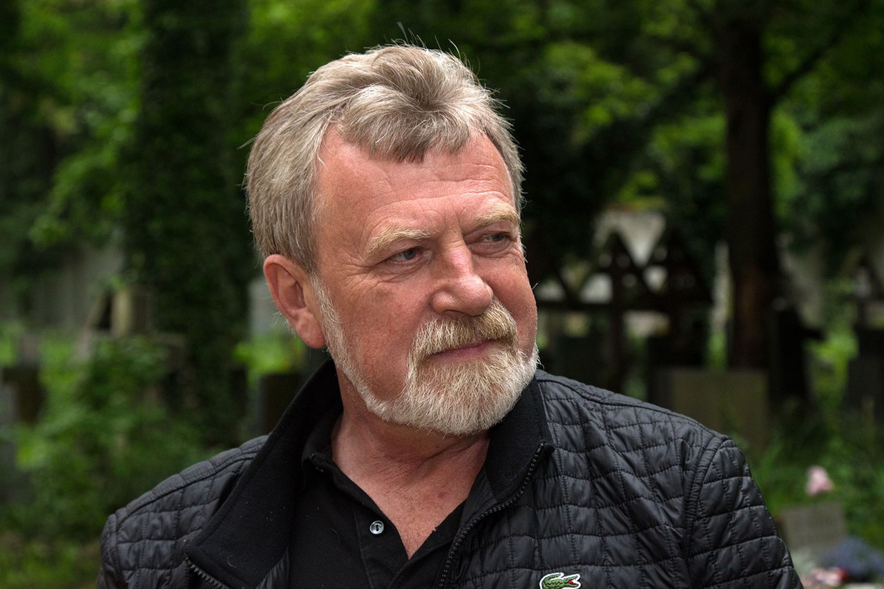 После судебного приговора В.П.Мелихов навечно отправляет своих потомков на чужбину из-под ПОД ВЛАСТИ ПОДЛЕЦОВ И НЕГОДЯЕВ РФ.