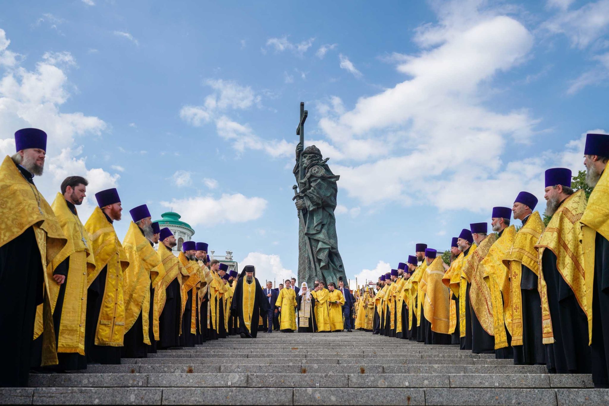 ПОЗОР – ПОЗОР – ПОЗОР!!! ** 28 ИЮЛЯ, В «ДЕНЬ КРЕЩЕНИЯ РУСИ», ВСЕ ПРАВОСЛАВНЫЕ ПРИЕЗЖАЮТ НА КРЕСТНЫЙ ХОД В МОСКВЕ! «Бремя ☦Русского человека – всегда быть «Ванькой-Встанькой», даже если тебя убили». – Так давайте же покажем всему миру “ЧЕЙ ГОРОД МОСКВА”! В 10 утра благодарственный молебен возле памятника Святому Владимиру, затем 500.000 Крестный ход мимо МУМИИ.