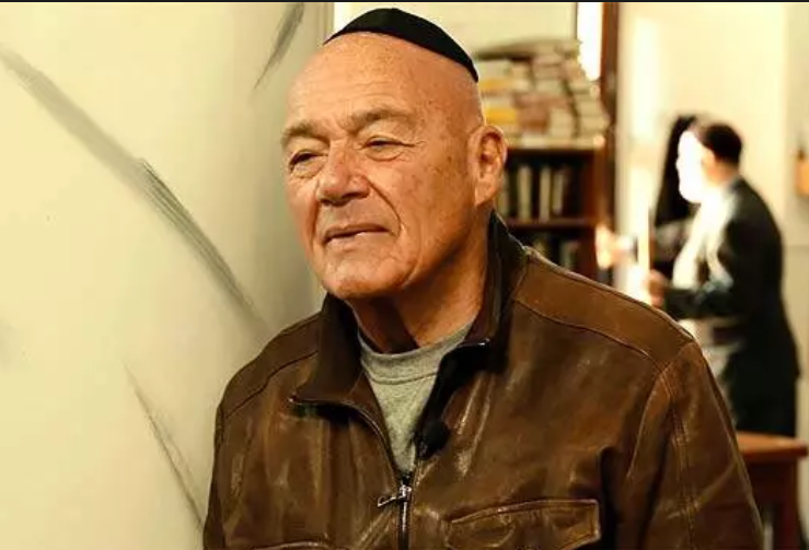 Читаешь “нашу” печать и складывается такое впечатление, что русские без жидов и их “правды”, – жить не могут.. Как же нам русским, снова, как 104 года назад, научиться “жить не по правде жидовской”?.Об этом знает только М.В.Назаров, но своё движение “жить не по лжи(правде) жидовской” – не создаёт.