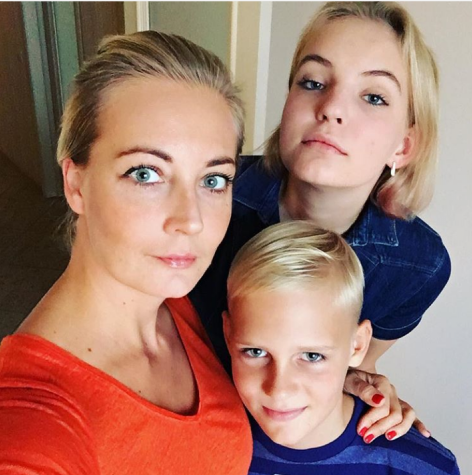 Смешно, когда бывший бандюган, а ныне глава Росгвардии, изображает из себя благородного господина офицера, при том, что быдлячество из него так и прёт.. “Боже.Как всё запущено.В Кремле одни идиоты”.