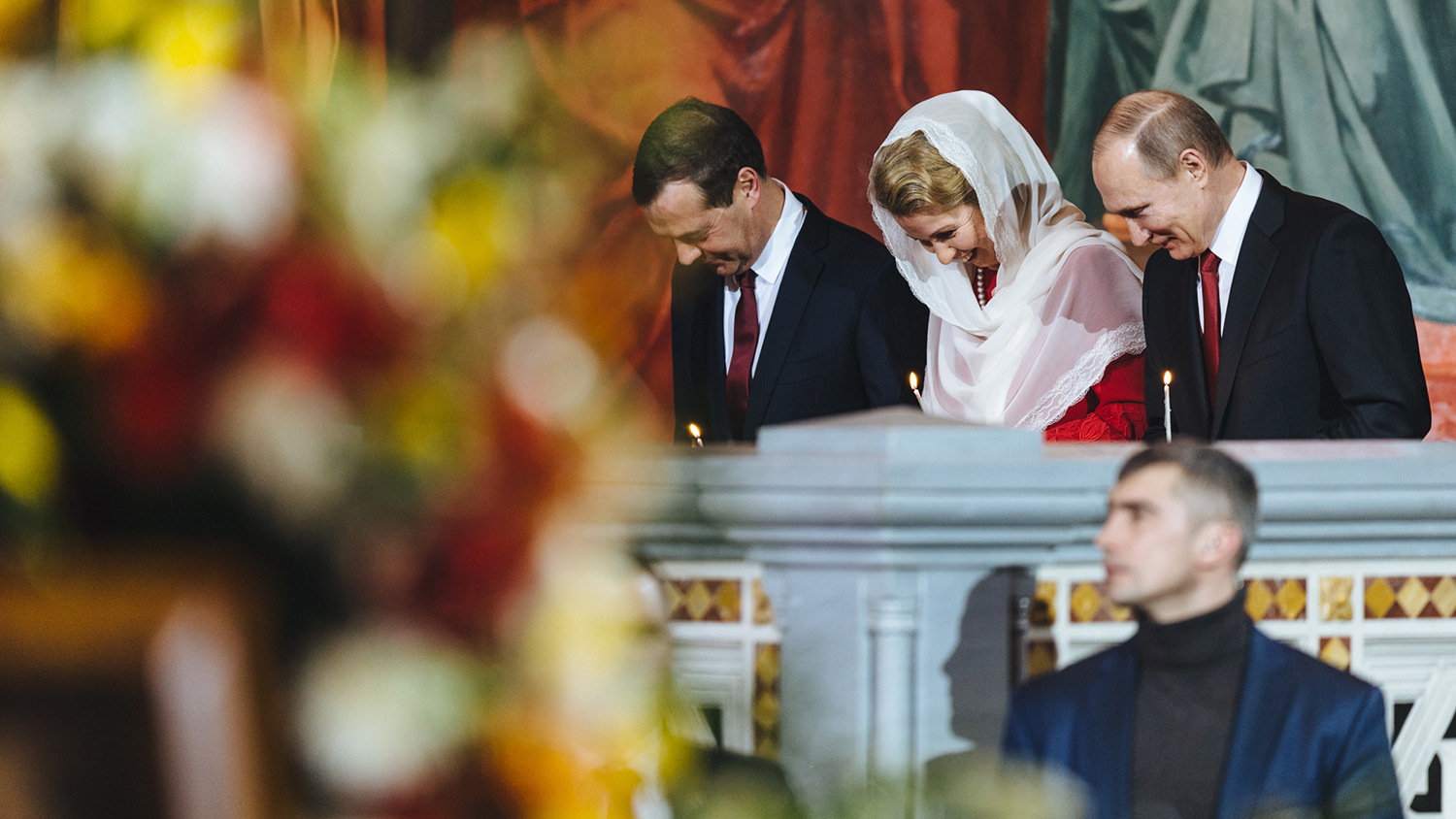 Зачем Путину “Благодатный огонь”, если в КГБ его привела КПСС?(Видео).